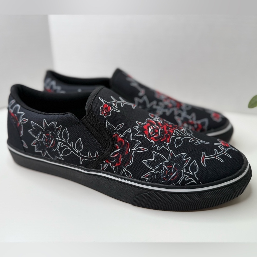 Last Light Apparel Pattern Rose Slip On Shoes Men's Size 12M Black & Red Grunge